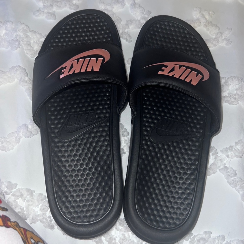 Women Nike slides size 9 make an offer